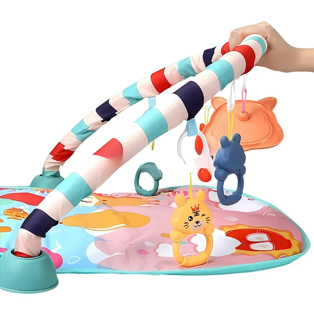 Tapis bébé musical avec jouets suspendus et arceau coloré pour éveil sensoriel.