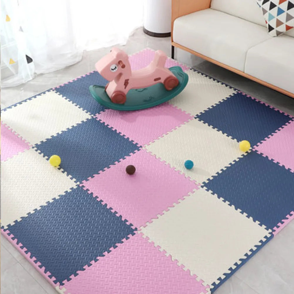 Tapis puzzle en mousse coloré pour bébé, parfait pour jouer en toute sécurité dans un espace moelleux.