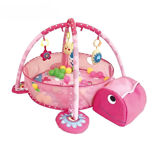 Tapis d'éveil sensoriel rose avec jouets suspendus pour bébé et balles colorées.